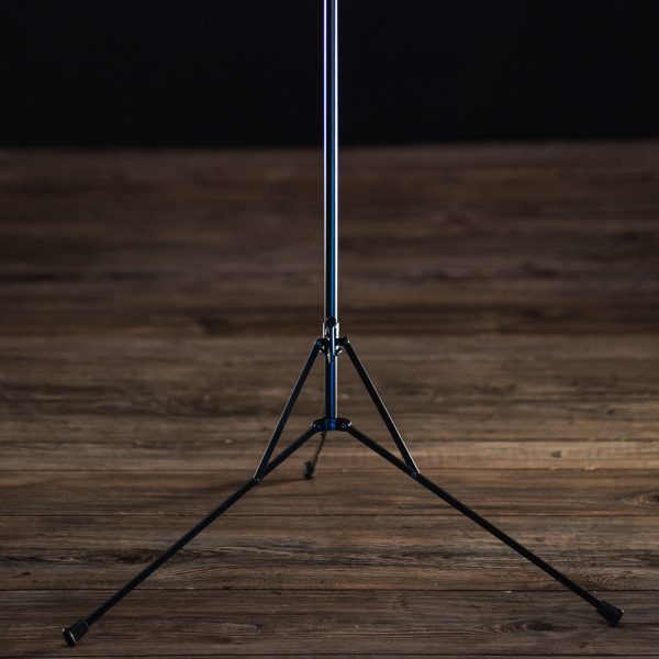 closeup of legs of Stageline music stand